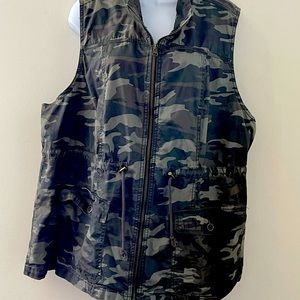 [Plus Size] Camo Utility Vest with cinch